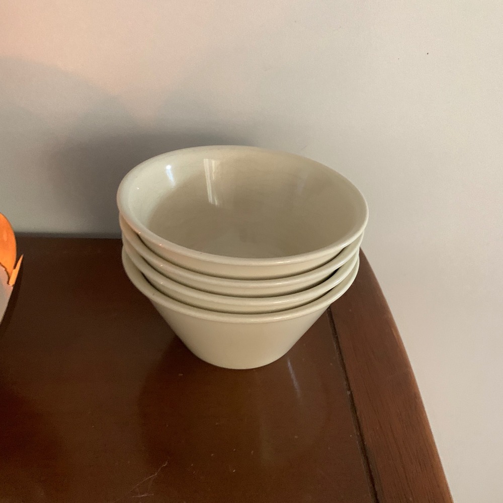 Crate & Barrel B. Eigen Cream Ceramic Cereal Soup Bowls Set of 4 Sri Lanka‎